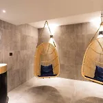 Modern 2br 5* Pool Gym Garage Mont-blanc View شقة *