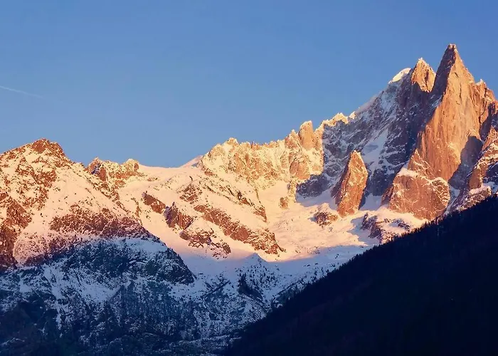 Modern 2br 5* Pool Gym Garage Mont-blanc View 아파트 *